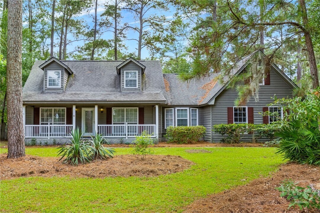 300 Davis Rd in Richmond Hill, GA - Building Photo
