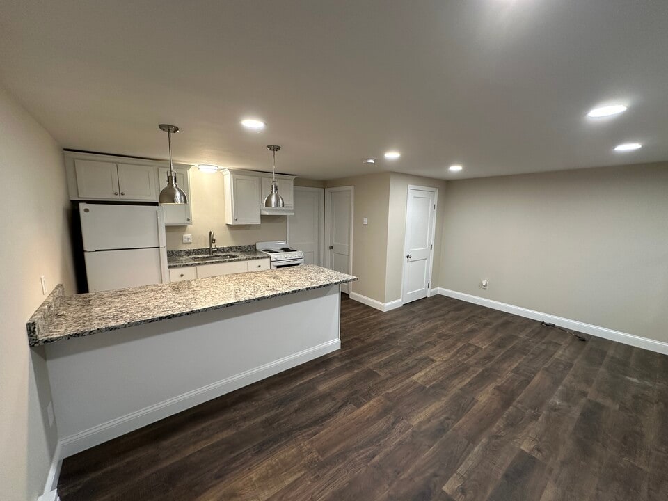 61 River Rd, Unit #3 in Stratham, NH - Foto de edificio