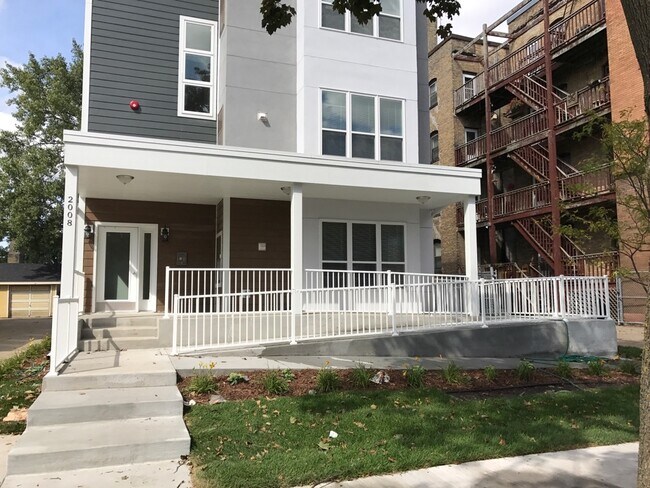 2008 Bryant Ave S in Minneapolis, MN - Building Photo - Building Photo