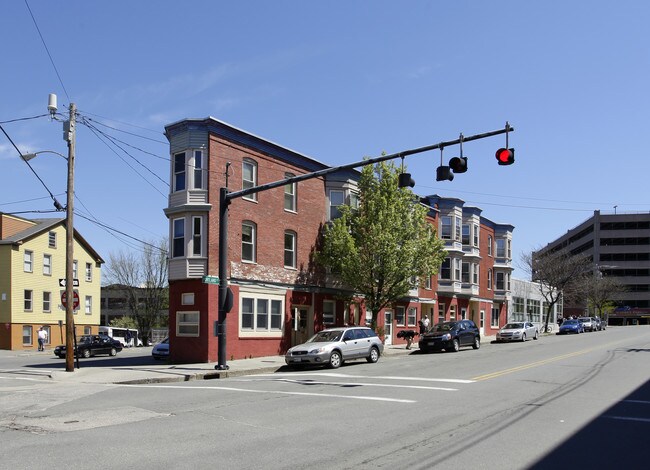 17-25 Portland St in Portland, ME - Foto de edificio - Building Photo