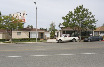 2003 Lake Ave in Altadena, CA - Building Photo - Building Photo