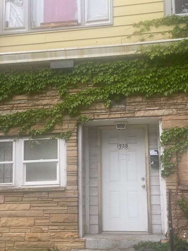 property at 1938 W Rogers St