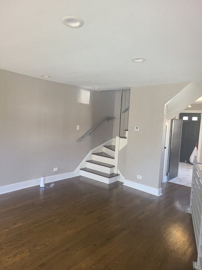2432 E 73rd St in Chicago, IL - Building Photo - Building Photo