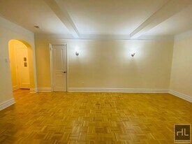 Christopher Street, Unit 2C in New York, NY - Building Photo