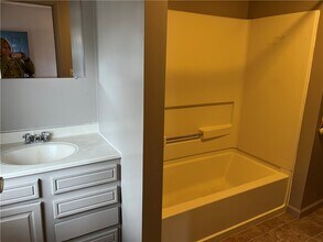 722 Seneca Pl in Elmira, NY - Building Photo - Building Photo