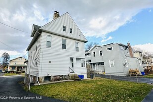 1548 Monsey Ave in Scranton, PA - Foto de edificio - Building Photo