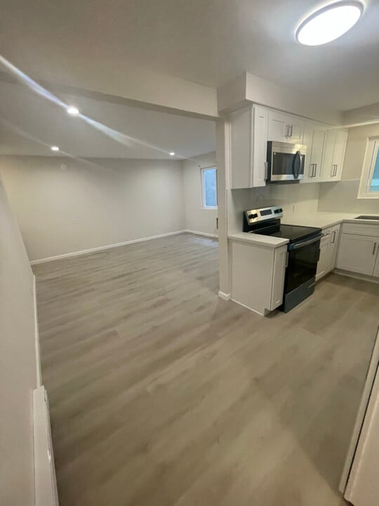 600 E Harvard Rd in Burbank, CA - Building Photo