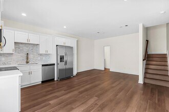 2005 Sealy Ave in Galveston, TX - Building Photo - Building Photo