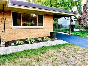 765 Stinchcomb Dr in Columbus, OH - Foto de edificio - Building Photo