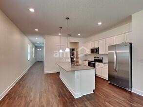 1125 Walden Pond Dr in Plant City, FL - Building Photo - Building Photo