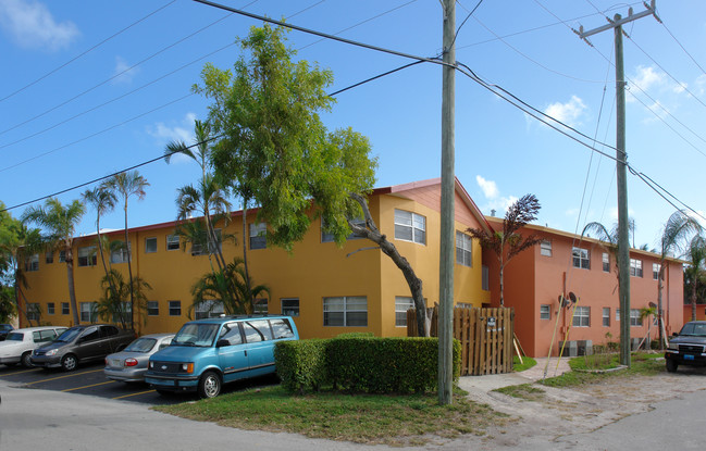 915 SE 22nd Ave in Pompano Beach, FL - Building Photo - Building Photo