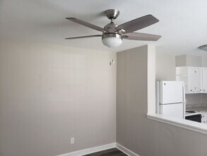 15641 Warwick Blvd in Newport News, VA - Building Photo - Building Photo