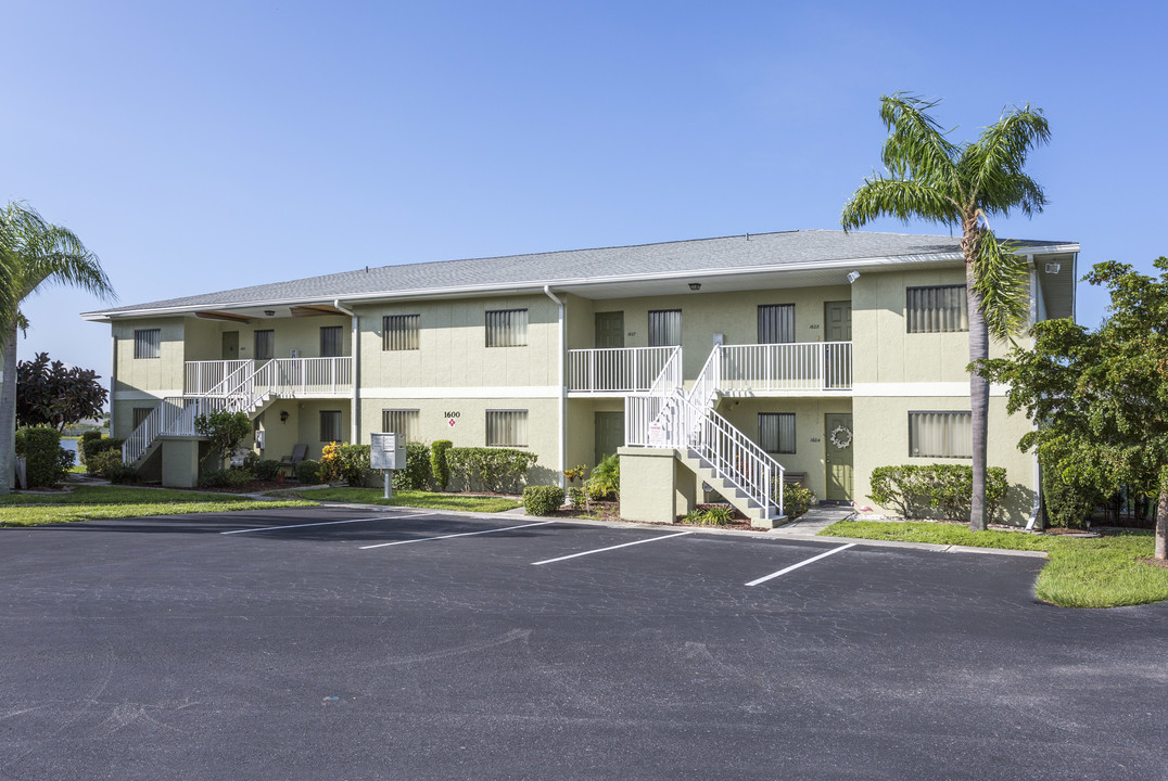 Laksehore Condominums in Punta Gorda, FL - Building Photo