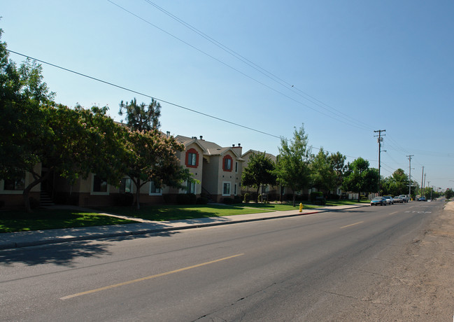 Parkwood Apartments in Parlier, CA - Building Photo - Building Photo