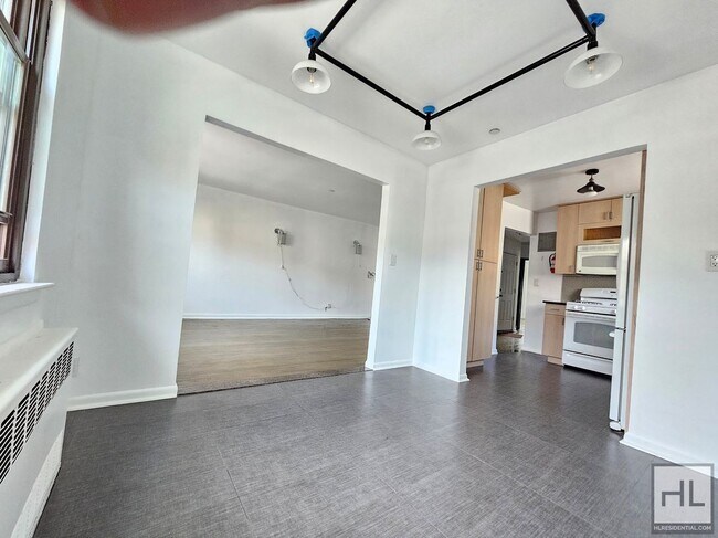 44 STREET in Queens, NY - Building Photo - Building Photo