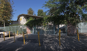 Highland Village Apartments in Los Angeles, CA - Building Photo - Building Photo