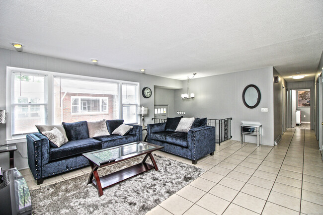 1137 Ocean Ave in New London, CT - Building Photo - Building Photo