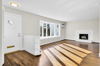 26 Seminole Cir in West Hartford, CT - Building Photo - Building Photo