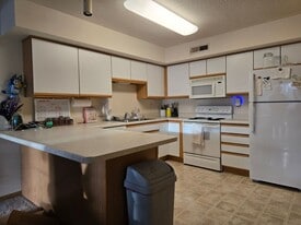 2880 Coral Ct in Coralville, IA - Building Photo