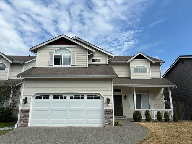 Spacious 4-Bedroom Family Home in Creeksid