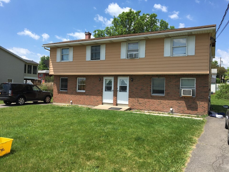 811 Oak Hill Ave, Unit 13104 in Endicott, NY - Building Photo