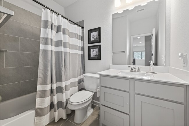 7214 Darting Plover Wy