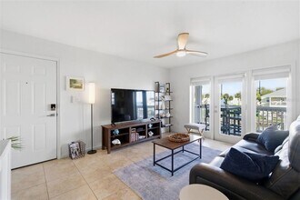 5174 Beach Dr SE in St. Petersburg, FL - Building Photo - Building Photo