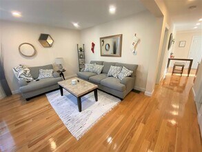 6 Nashua St, Unit #2 in Somerville, MA - Building Photo - Building Photo