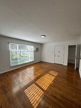 5700 Hazeltine Ave in Van Nuys, CA - Foto de edificio - Building Photo