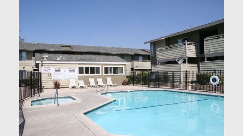 Citrus Breeze Apartments in Fontana, CA - Building Photo