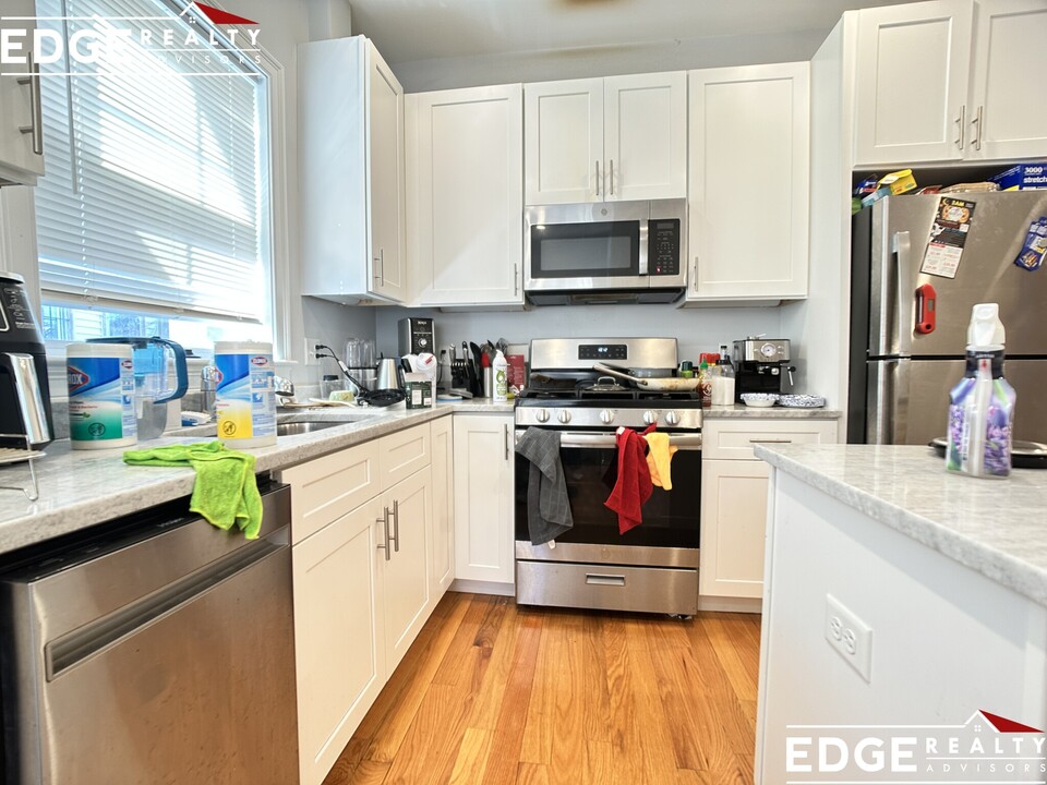 6A Islington St in Boston, MA - Building Photo
