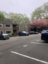 3004 Madison Ave in Bridgeport, CT - Foto de edificio - Building Photo