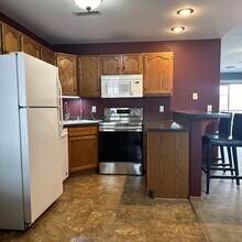 715 Shepherds Dr in West Bend, WI - Building Photo - Building Photo