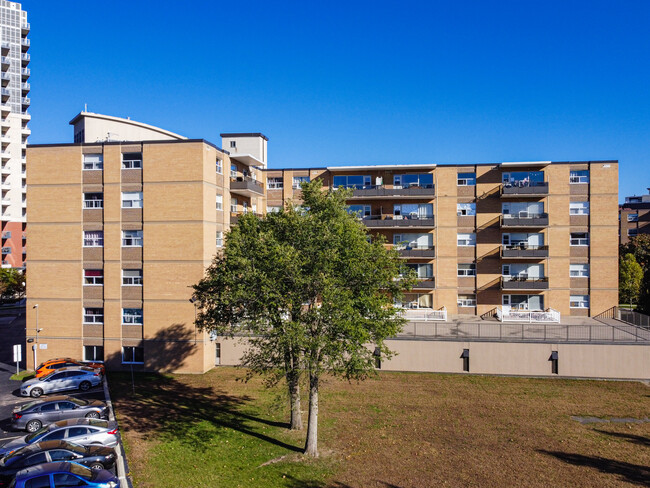 10 Fontenay Crt in Toronto, ON - Building Photo - Building Photo