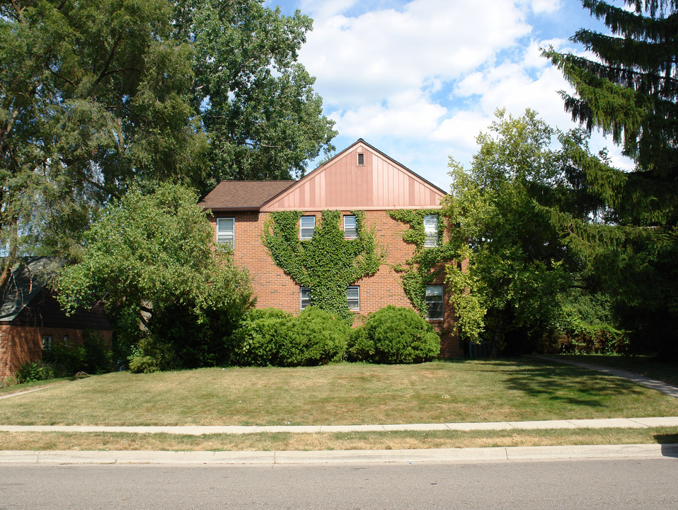 134 E Grand River Ave in East Lansing, MI - Building Photo