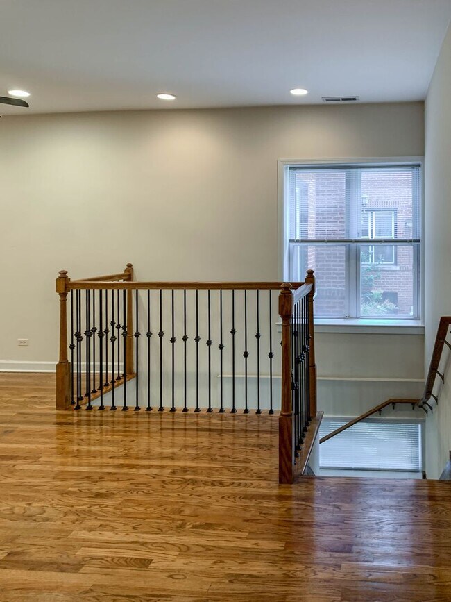 842 W Cornelia Ave, Unit 853-1S in Chicago, IL - Foto de edificio - Building Photo