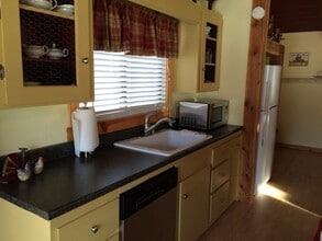 1639 Sleeping Child Rd in Hamilton, MT - Building Photo - Building Photo