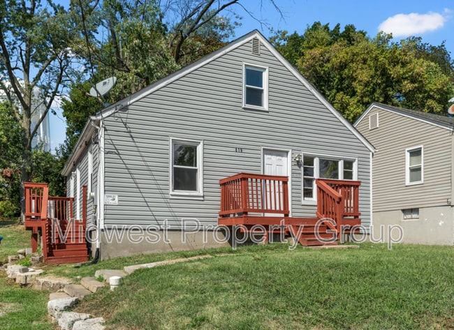 property at 819 St. Charles Avenue