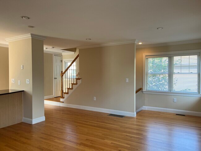 11 Whitney St in Chestnut Hill, MA - Building Photo - Building Photo