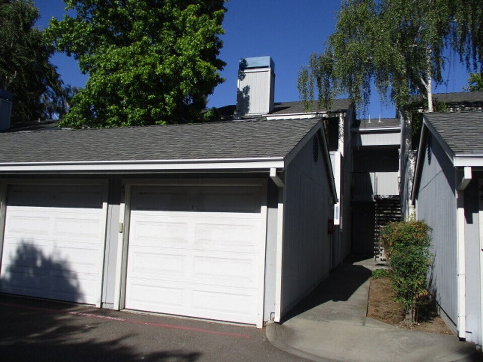 37406 Parish Cir in Fremont, CA - Building Photo