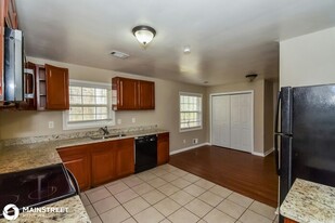 2754 Rovena Ct in Decatur, GA - Foto de edificio - Building Photo