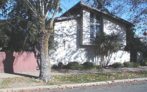 2421 W St in Sacramento, CA - Foto de edificio - Building Photo