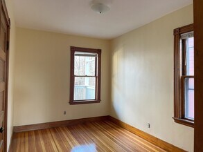 4 Glade Ave, Unit 3 in Boston, MA - Building Photo - Building Photo