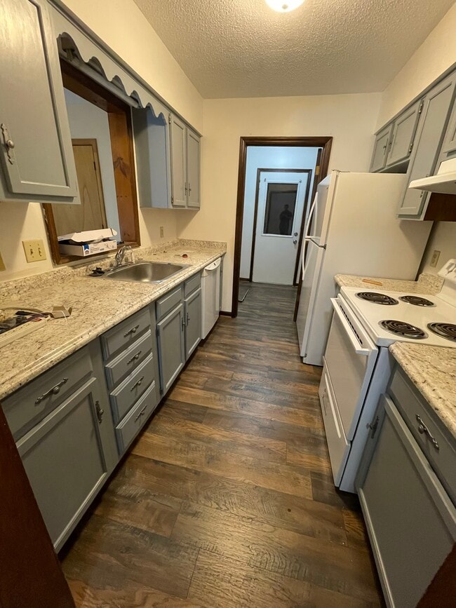 506 Creekwood Cir
