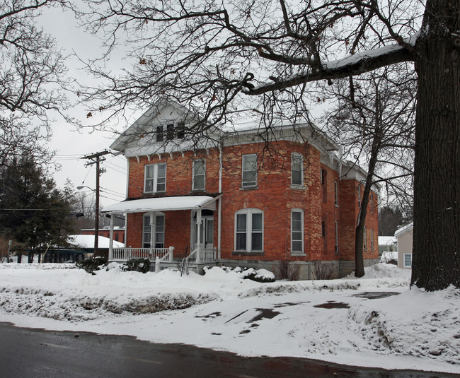 62 South St in Auburn, NY - Foto de edificio - Building Photo