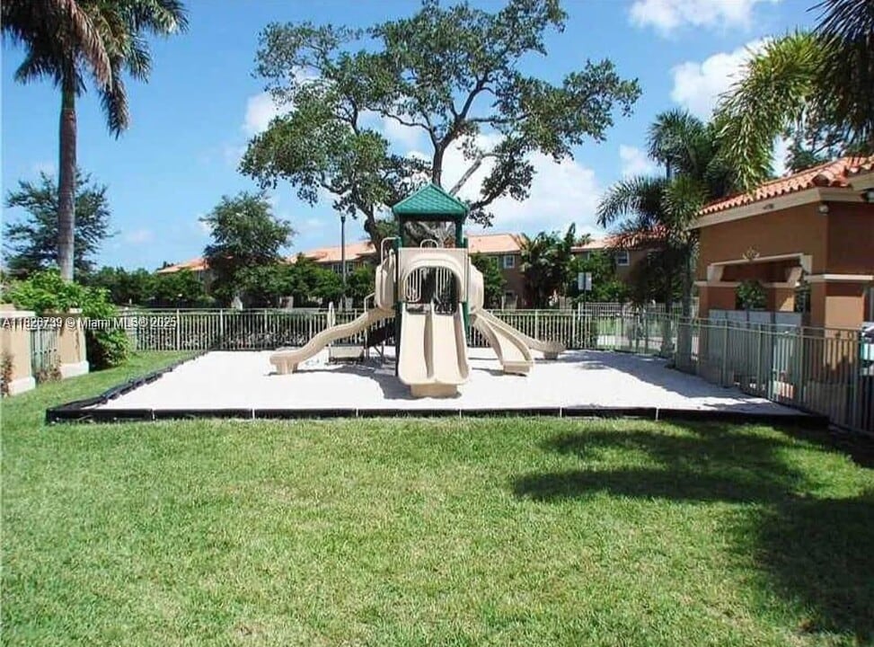 4931 N Harbor Isles Dr in Fort Lauderdale, FL - Building Photo