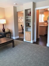 1101 B St, Unit C in Anchorage, AK - Foto de edificio - Building Photo