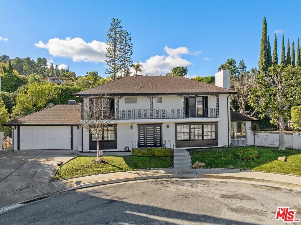 15974 Tobin Way in Los Angeles, CA - Building Photo