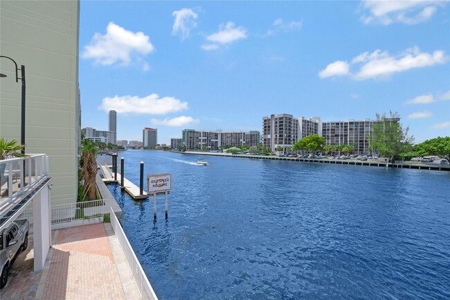 3000 S Ocean Dr, Unit 510 in Hollywood, FL - Building Photo - Building Photo