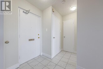 100 Rowena Dr in Toronto, ON - Building Photo - Building Photo
